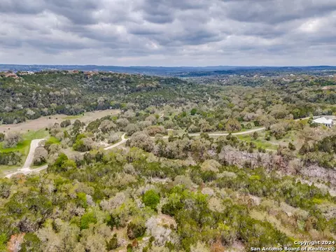 192 Macaw Ln, Spring Branch, TX 78070
