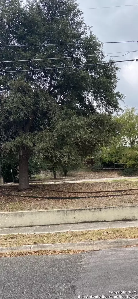 924 Hedges, San Antonio, TX 78203