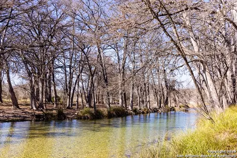 2400 Little Dry Frio Rd, Rio Frio, TX 78879