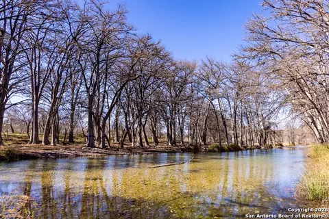 2300 Little Dry Frio Rd, Leakey, TX 78873