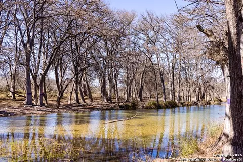 2350 Little Dry Frio Rd, Rio Frio, TX 78879