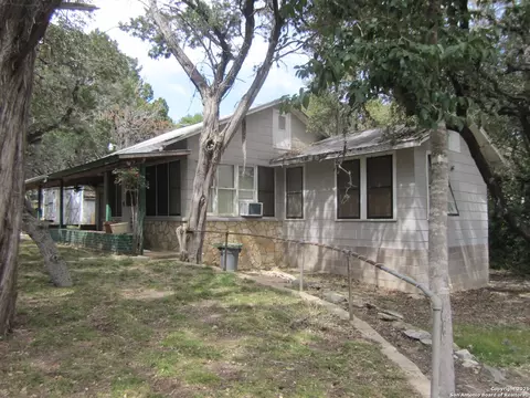 152 Cherokee Trl, Lakehills, TX 78063