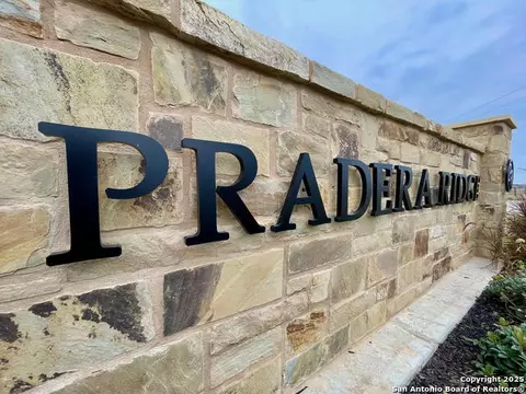 128 Pradera Rdg, Floresville, TX 78114