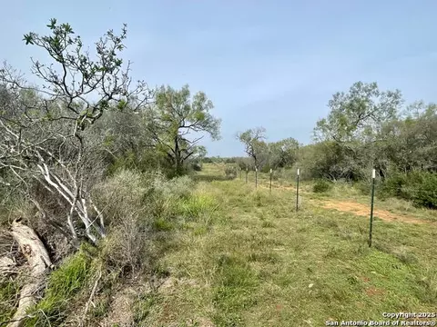 169 County Road 1670, Moore, TX 78057
