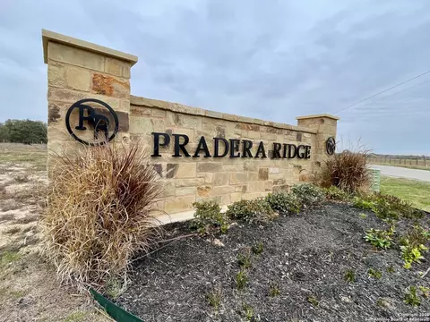 124 Pradera Rdg, Floresville, TX 78114