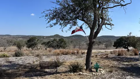 49 Cool Crk, Camp Verde, TX 78010
