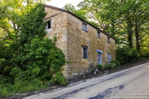 2937 Langes Mill Rd, Doss, TX 78618