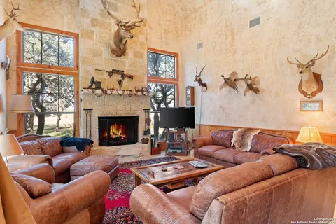 Living - 950 River Rd, Utopia, TX 78884 photo 1 of 3