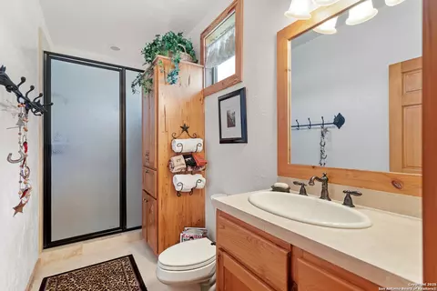 Bath - 950 River Rd, Utopia, TX 78884 photo 2 of 2