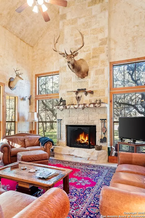 Living - 950 River Rd, Utopia, TX 78884 photo 3 of 3