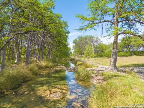 View/Area - 950 River Rd, Utopia, TX 78884 photo 8 of 9