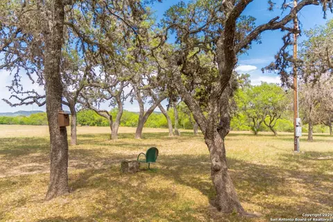 Exterior - 950 River Rd, Utopia, TX 78884 photo 2 of 3