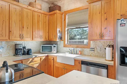 Kitchen - 950 River Rd, Utopia, TX 78884 photo 2 of 3