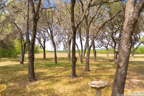 Exterior - 950 River Rd, Utopia, TX 78884 photo 1 of 3