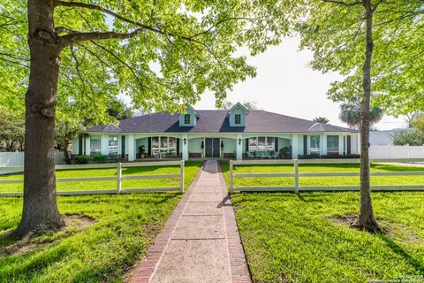 7226 N Vandiver Rd, San Antonio, TX 78209