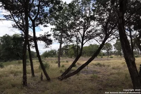 0 English, Pipe Creek, TX 78063