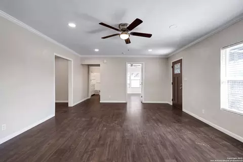 Living - 507 Hayden, Devine, TX 78016 photo 4 of 5