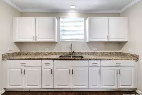Kitchen - 507 Hayden, Devine, TX 78016 photo 2 of 4