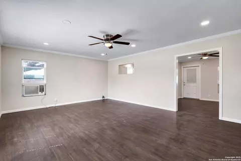 Living - 507 Hayden, Devine, TX 78016 photo 2 of 5