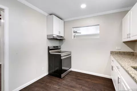 Kitchen - 507 Hayden, Devine, TX 78016 photo 4 of 4