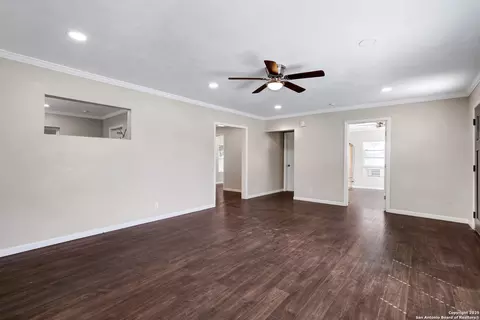 Living - 507 Hayden, Devine, TX 78016 photo 3 of 5