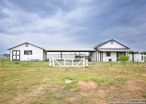 1087 E Fm 462, Moore, TX 78057 photo 1