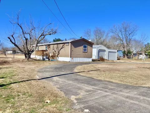 6111 Pioneer Rdg, San Antonio, TX 78245