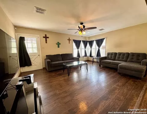 Living - 710 W Hondo, Devine, TX 78016 photo 2 of 4