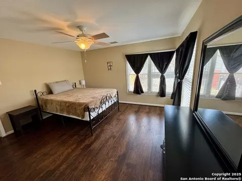 Bedroom - 710 W Hondo, Devine, TX 78016 photo 4 of 7