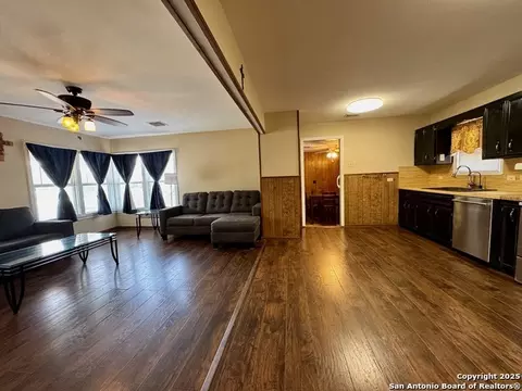 Living - 710 W Hondo, Devine, TX 78016 photo 3 of 4