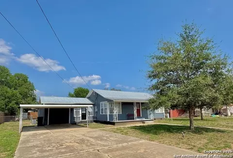 Other - 710 W Hondo, Devine, TX 78016 photo 2 of 10