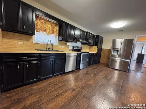 Kitchen - 710 W Hondo, Devine, TX 78016 photo 2 of 2
