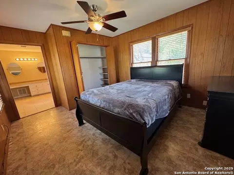 Bedroom - 710 W Hondo, Devine, TX 78016 photo 2 of 7