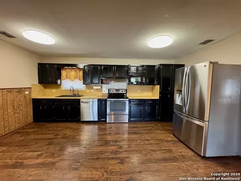 Kitchen - 710 W Hondo, Devine, TX 78016 photo 1 of 2