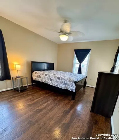 Bedroom - 710 W Hondo, Devine, TX 78016 photo 6 of 7