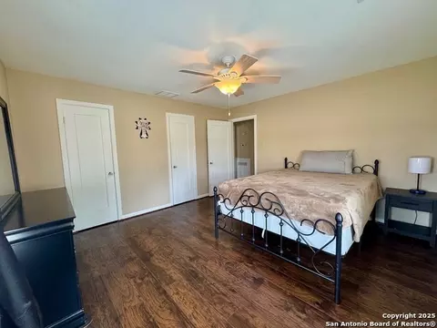Bedroom - 710 W Hondo, Devine, TX 78016 photo 5 of 7