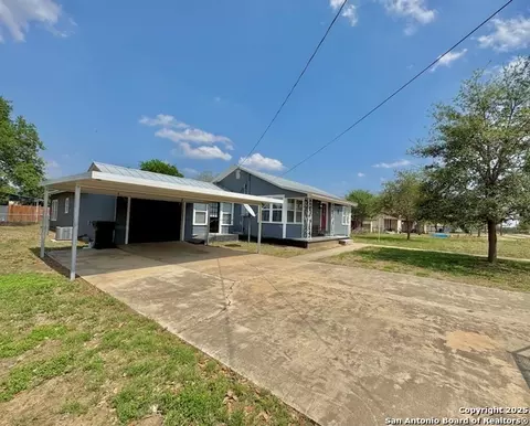 Other - 710 W Hondo, Devine, TX 78016 photo 3 of 10