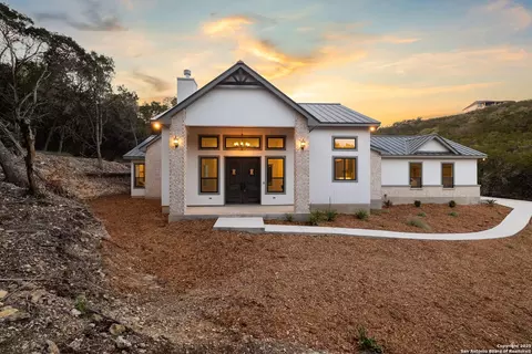 303 Pr 1733, Mico, TX 78056
