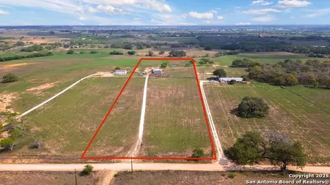 10 8 Acres County Road 302, Floresville, TX 78114