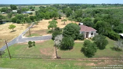 10767 Rosemar Ln, Adkins, TX 78101