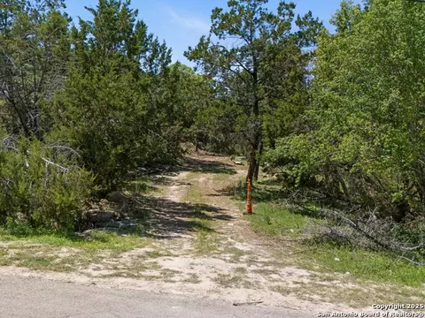 1056 Scenic Run, Canyon Lake, TX 78133