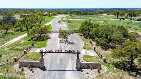 S Shapen Rd, Kerrville, TX 78028