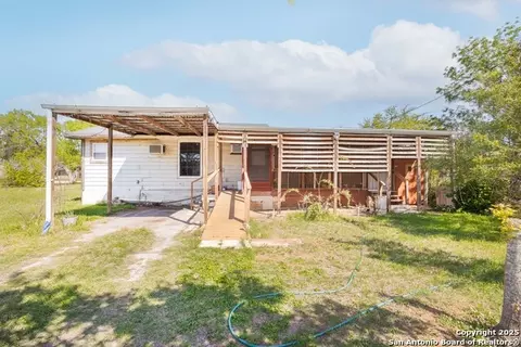 418 N Cedar, Pearsall, TX 78061