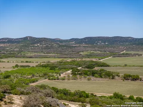 View/Area - 816 Cornelius Rd, Utopia, TX 78884 photo 12 of 14