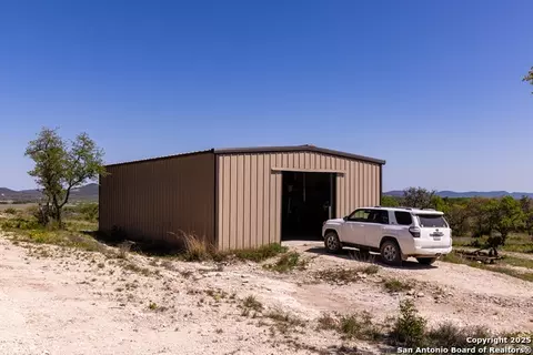 Exterior - 816 Cornelius Rd, Utopia, TX 78884 photo 1 of 1