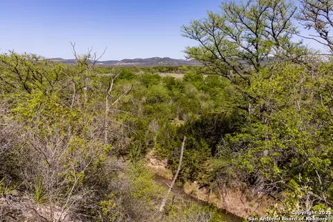View/Area - 816 Cornelius Rd, Utopia, TX 78884 photo 7 of 14