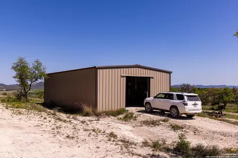 Exterior - 816 Cornelius Rd, Utopia, TX 78884 photo 1 of 2