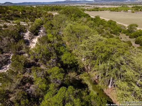 View/Area - 816 Cornelius Rd, Utopia, TX 78884 photo 6 of 14