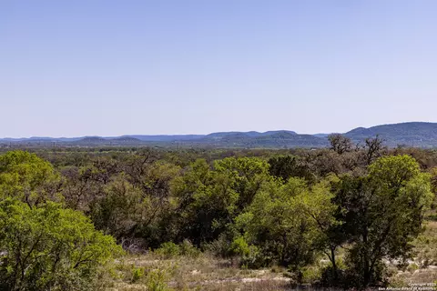 View/Area - 816 Cornelius Rd, Utopia, TX 78884 photo 6 of 12