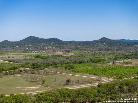 View/Area - 816 Cornelius Rd, Utopia, TX 78884 photo 11 of 14